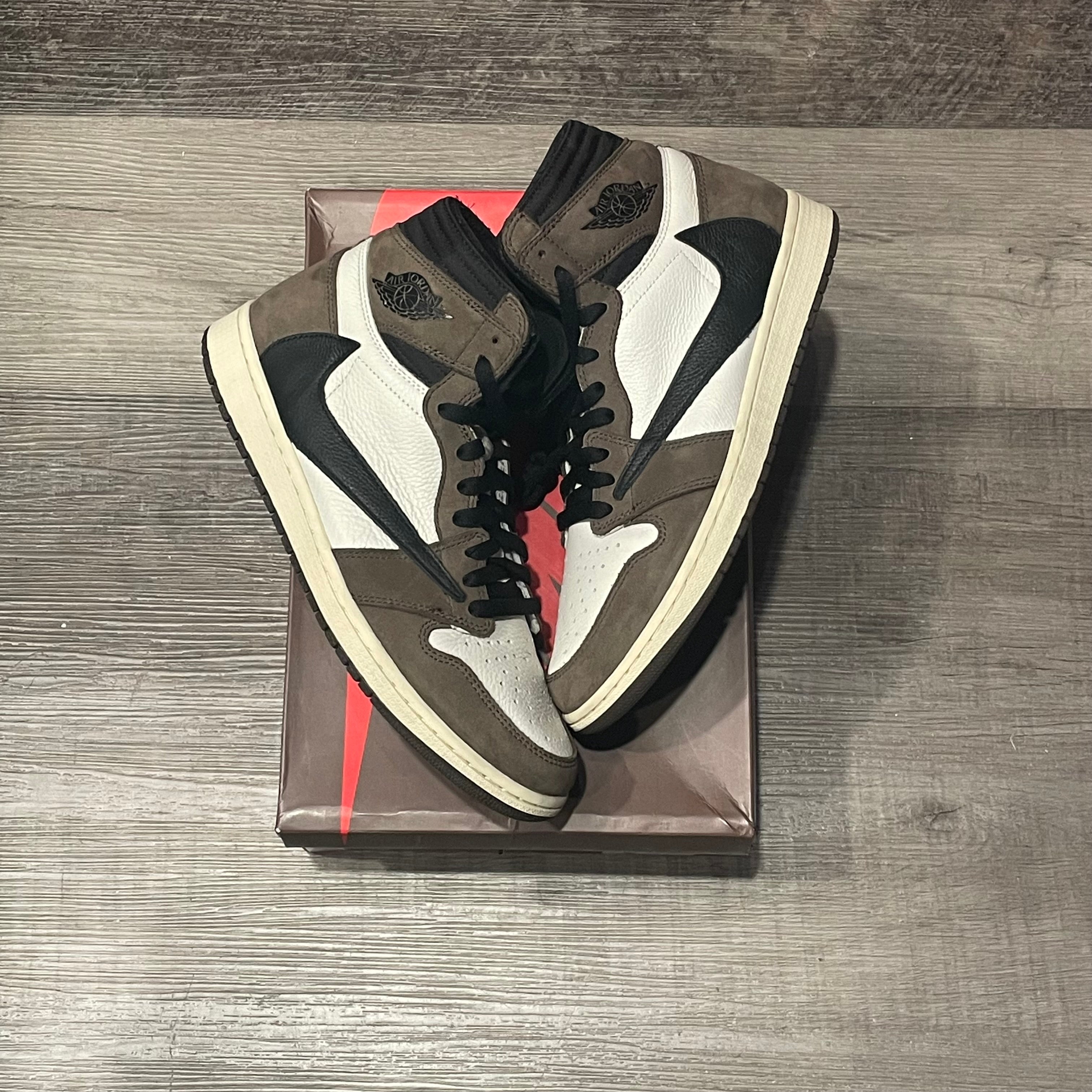 Jordan 1 Retro High OG SP
Travis Scott Mocha（Pre-Owned）