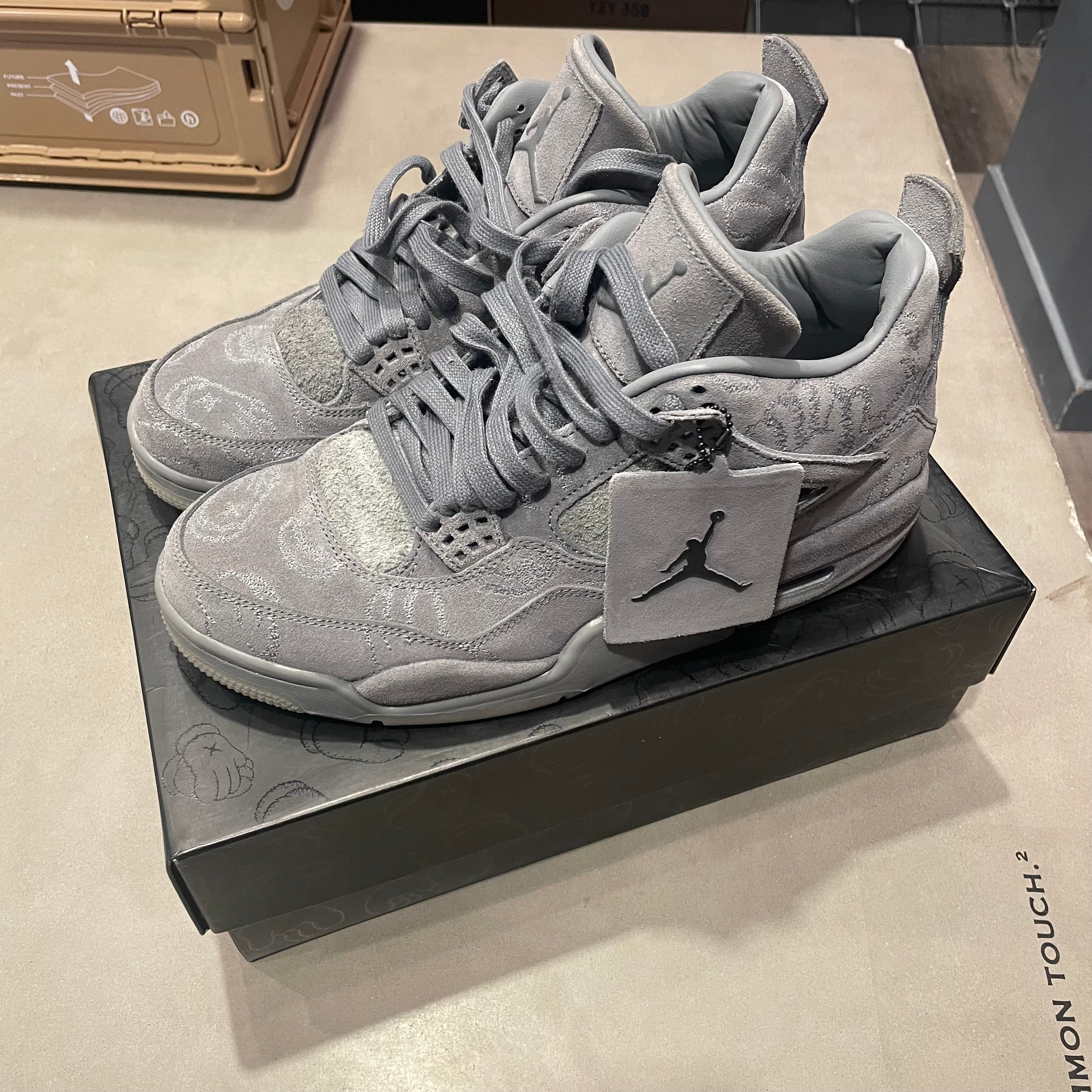 Jordan 4 Retro Kaws（Pre-Owned）