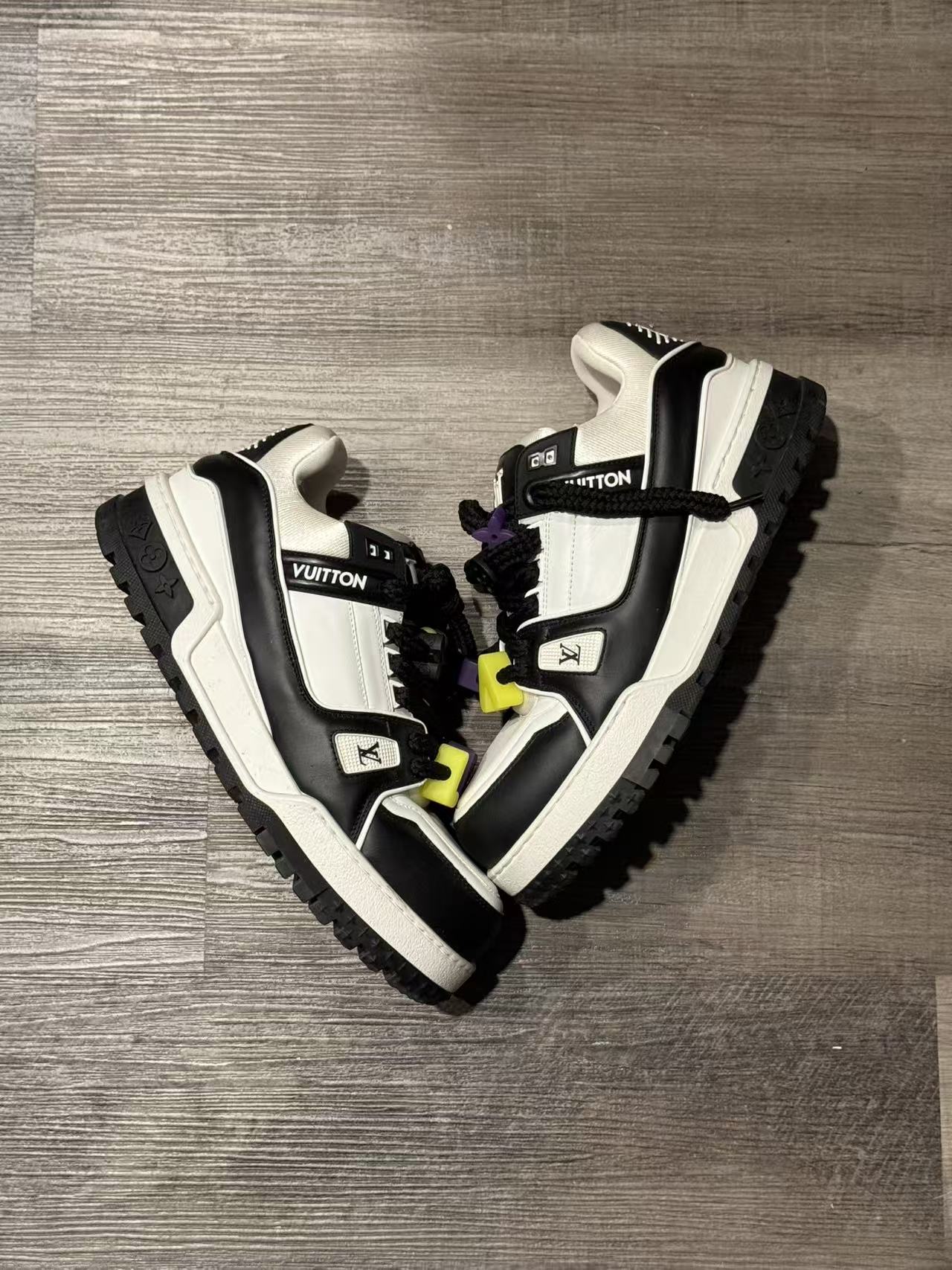 Louis Vuitton LV Trainer Maxi (Pre-Owned)
White Black