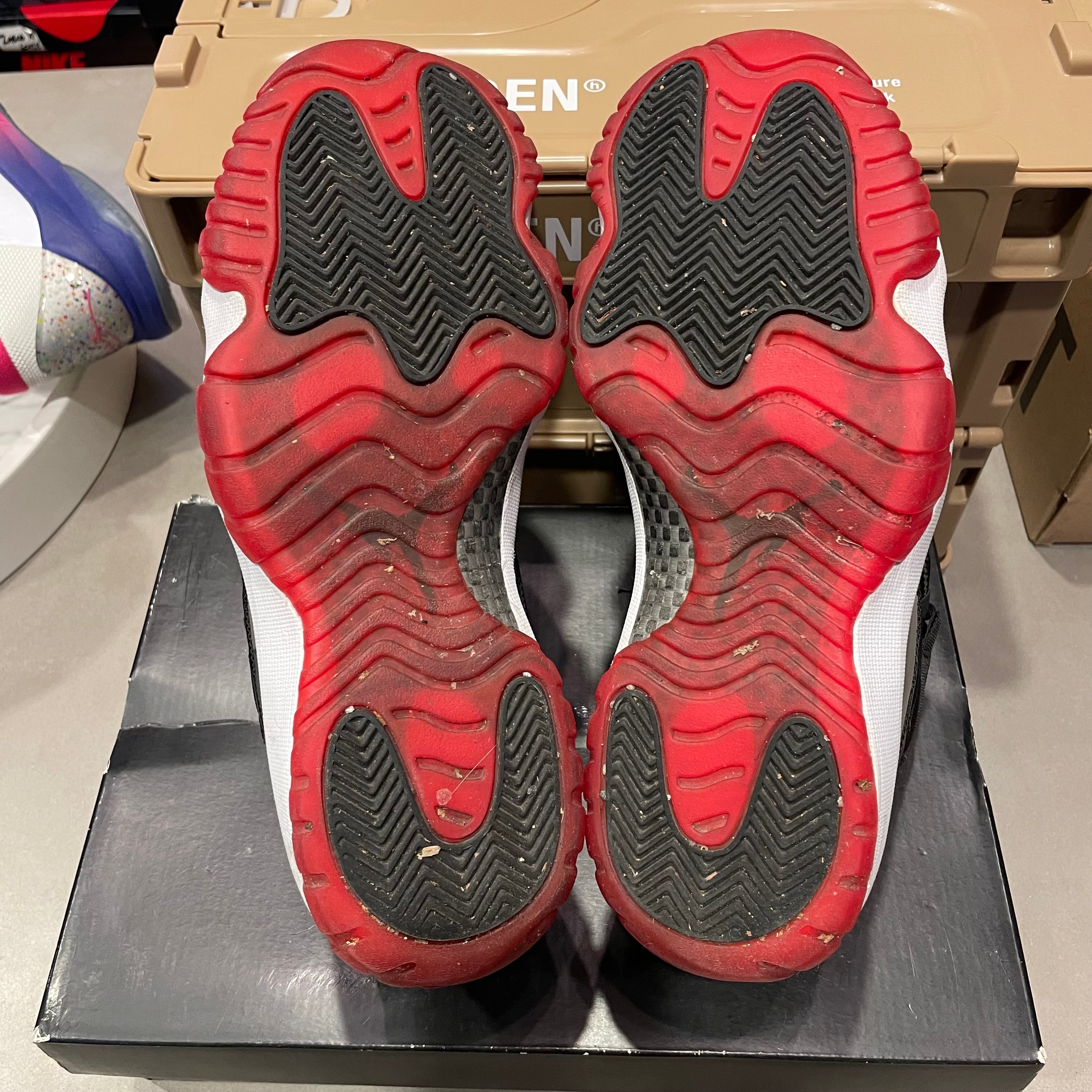 Jordan 11 Retro Playoffs Bred (2019) （Pre-Owned）