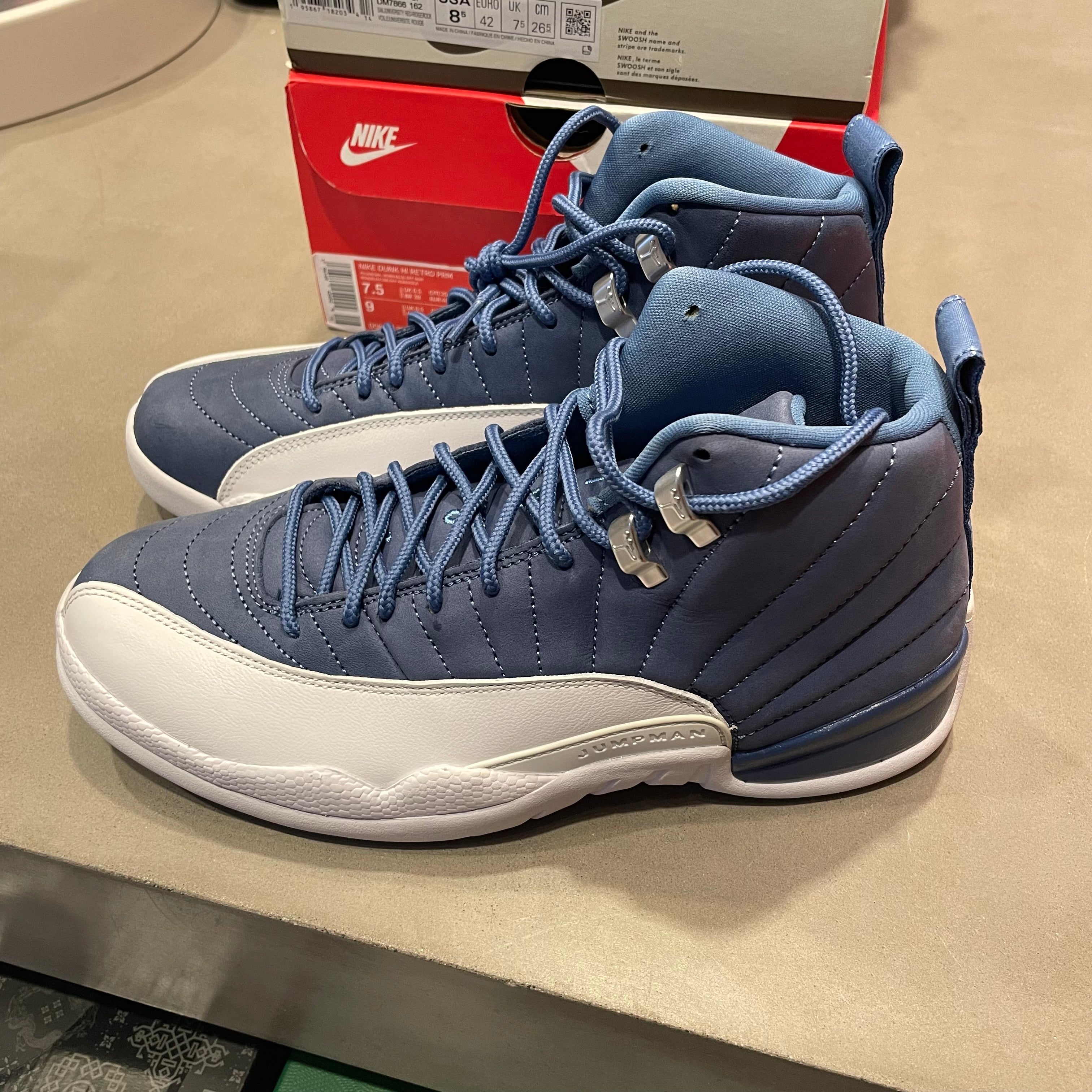 Jordan 12 Retro
Indigo