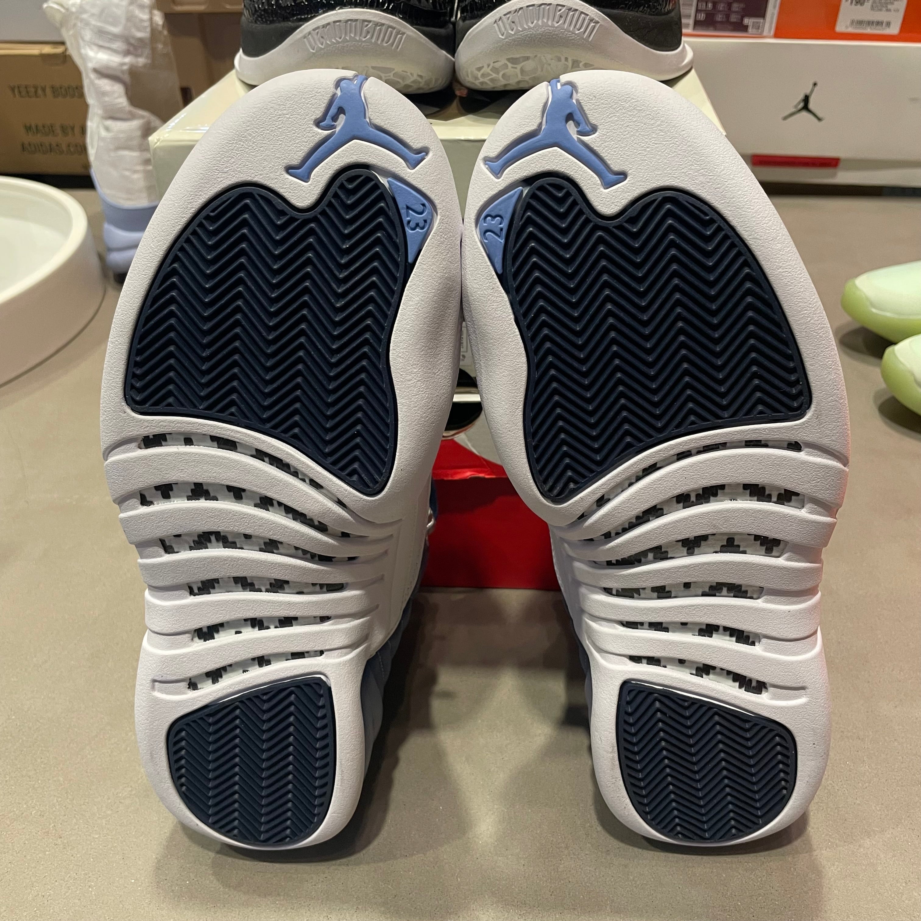 Jordan 12 Retro
Indigo