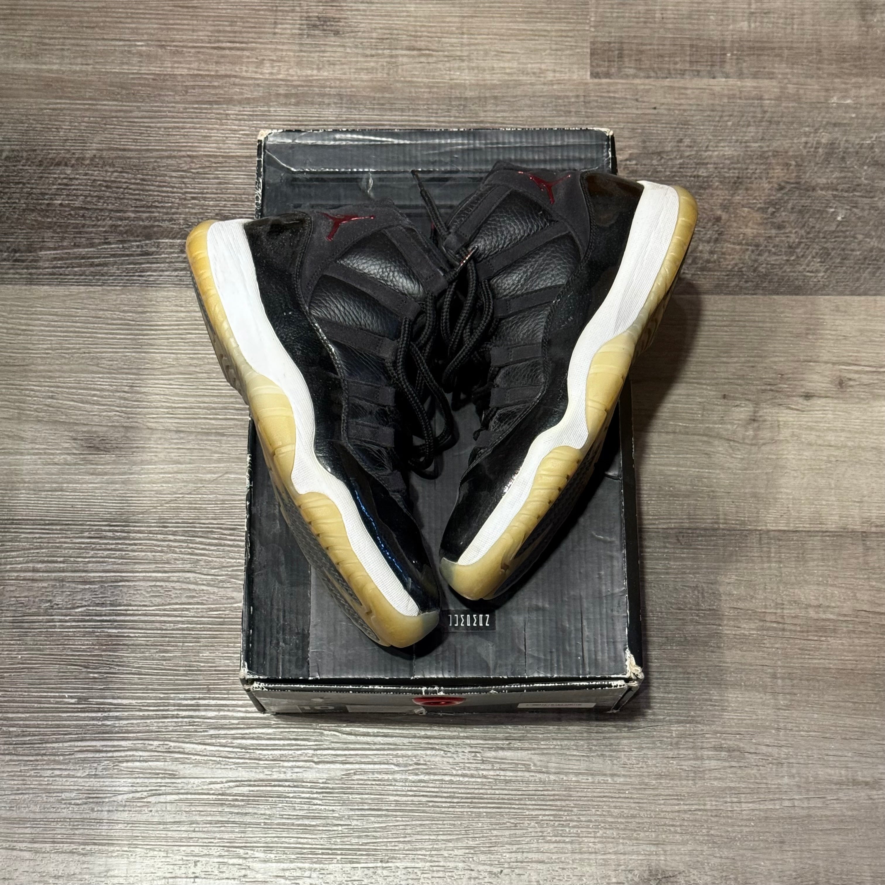 Jordan 11 Retro
72-10 （Pre-Owned）