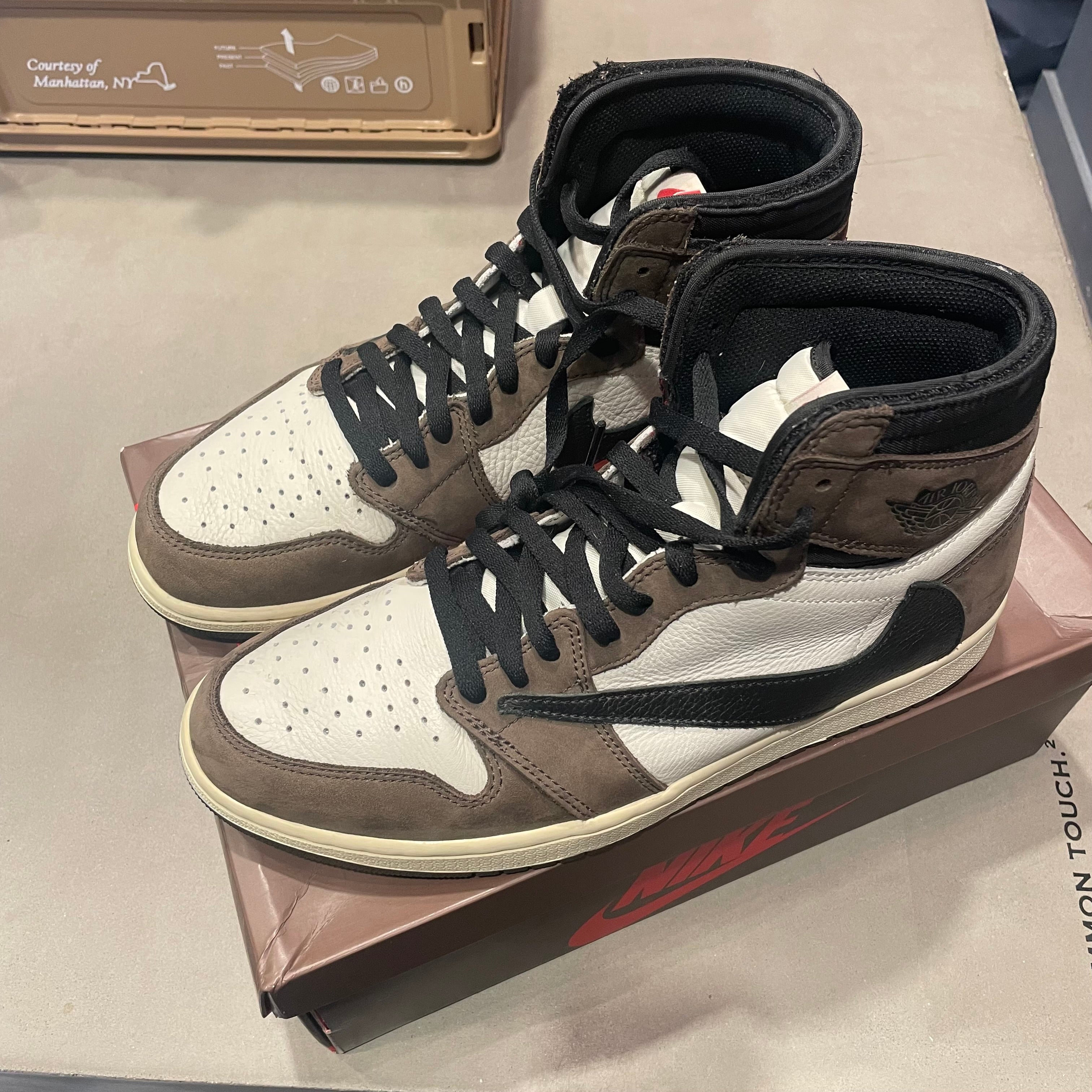 Jordan 1 Retro High OG SP
Travis Scott Mocha（Pre-Owned）